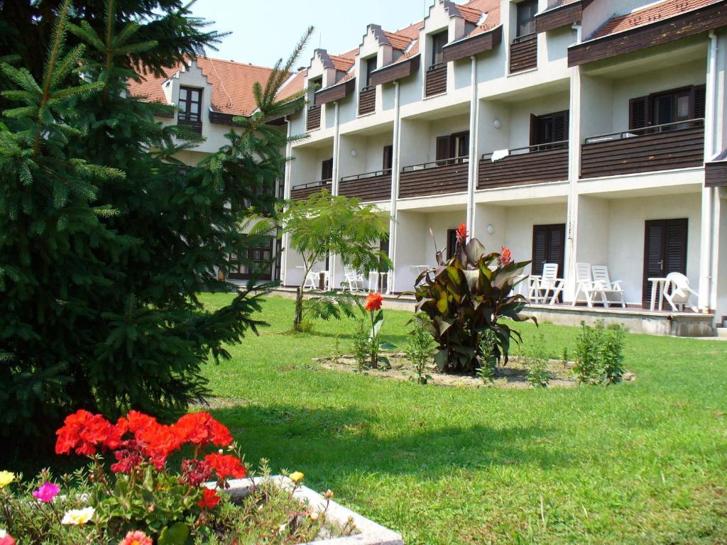 Siesta Club Apartman Harkány Extérieur photo