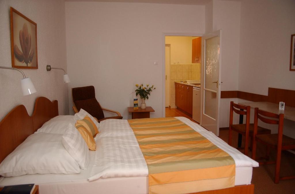 Siesta Club Apartman Harkány Chambre photo